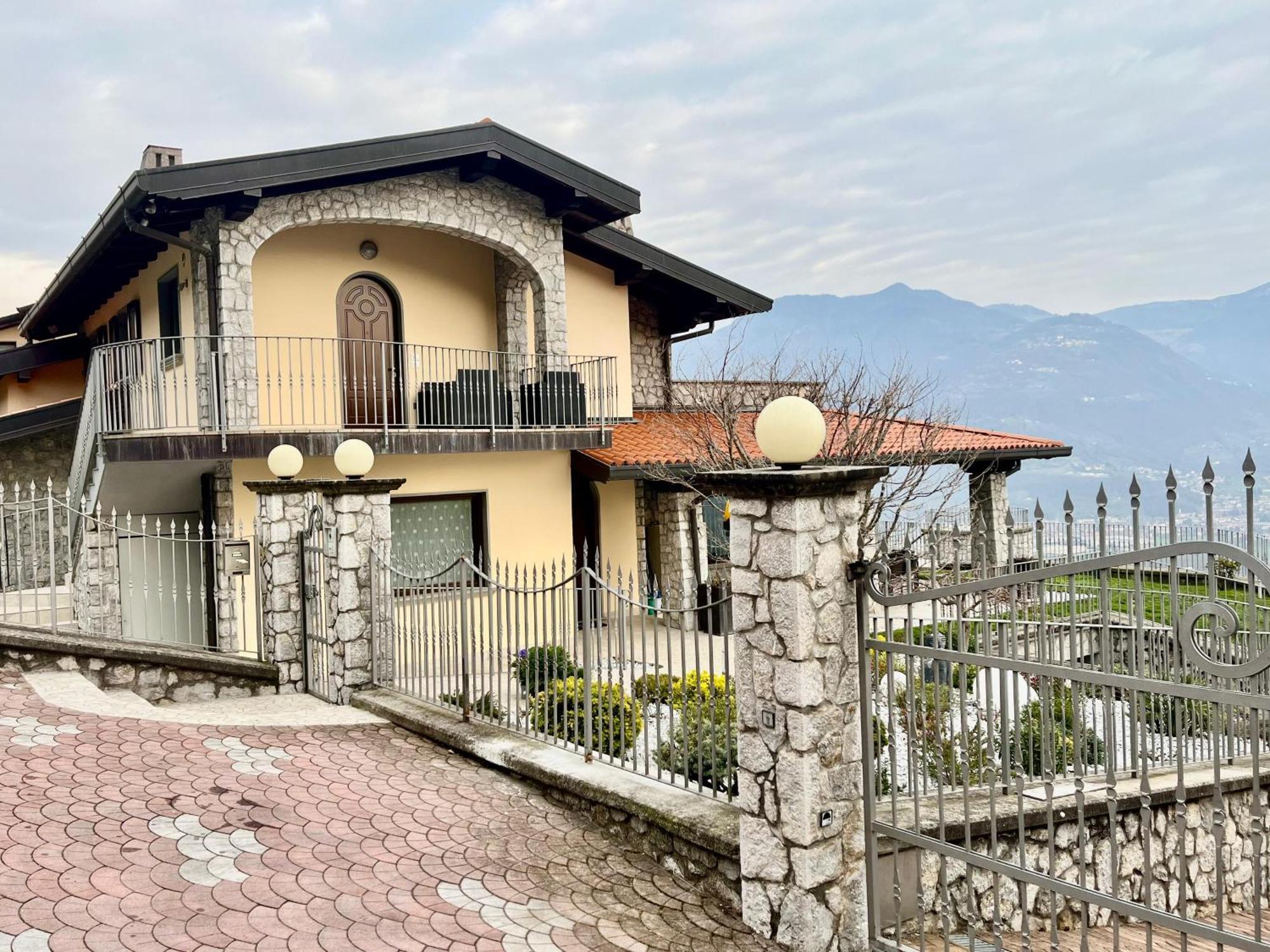 Apartamento Il Bacio Del Sole Lovere Exterior foto